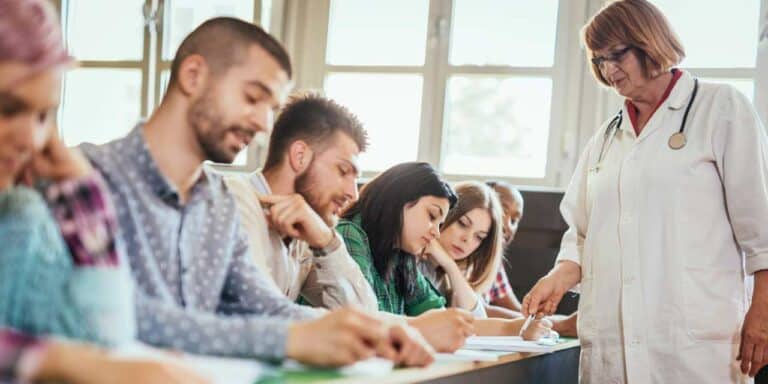  Die MFA Abschlussprüfung: Wichtige Infos und Tipps - medizin-karriere.net Bildidee 